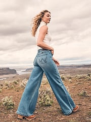 Women's Patch Pocket Wide Leg Jean
