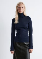 Rollkragenpullover aus fein gestrickter Wolle