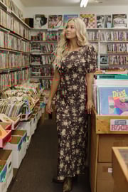 THE SUSANNAH FLORAL MAXI DRESS IN MOCHA