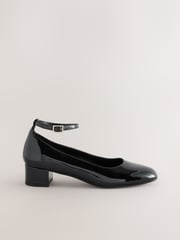 Black Forever Comfort® Round Toe Low Block Courts