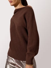 The Hart Off Shoulder