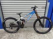 EX DEMO Mondraker Summum RR Mullet Medium Downhill Bike 2025 Carrera Blue