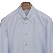 Buttoned collar shirt in blue candy stripe oxford cotton