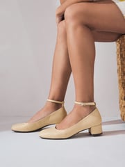 Neutral Forever Comfort® Round Toe Low Block Courts