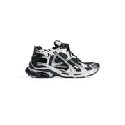 runner sneaker