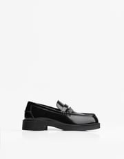 Loafers with square toe