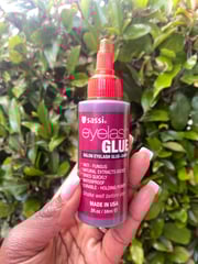 Sassi Eyelash Glue Dark