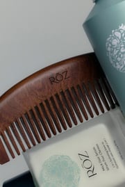 The RŌZ Sandalwood Comb