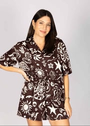 RELAXED SHELL PRINT SHORTS - BROWN