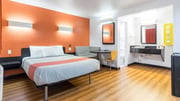 1 Queen Bed