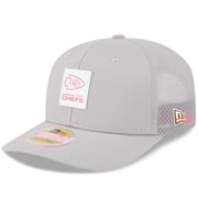 Men's New Era Gray Kansas City Chiefs 2025 Sideline  9SEVENTY Adjustable Trucker Hat