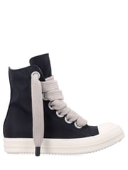 Jumbolace sneaks