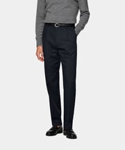 Marinblå byxor i wide leg tapered-modell