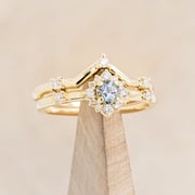 "STARLA" - ROUND CUT ENGAGEMENT RING WITH STARBURST DIAMOND HALO & TRACER