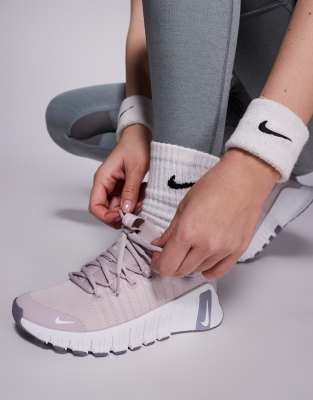 Nike Training Free Metcon 6 trainers in light purple and white