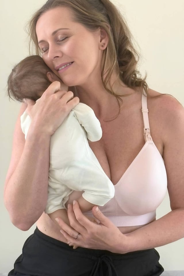 SuperMom® Silhouette Hands-Free Pumping & Nursing Bra | Ballet Slipper