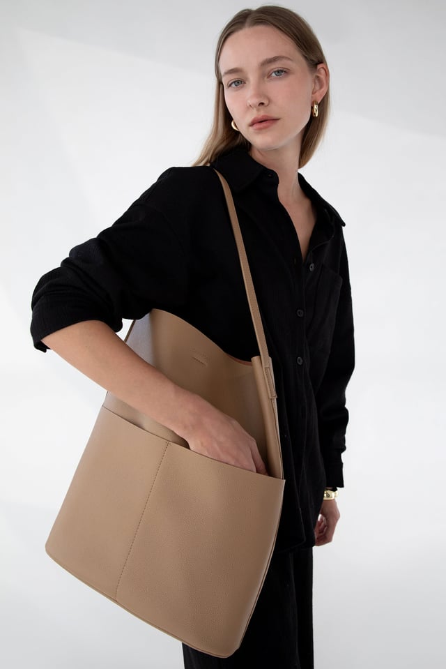 VEGAN LEATHER TOTE BAG