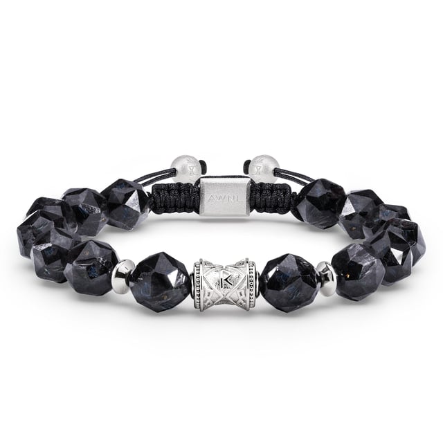 Wealth Rune-Engraved Nuummite Macrame Bracelet