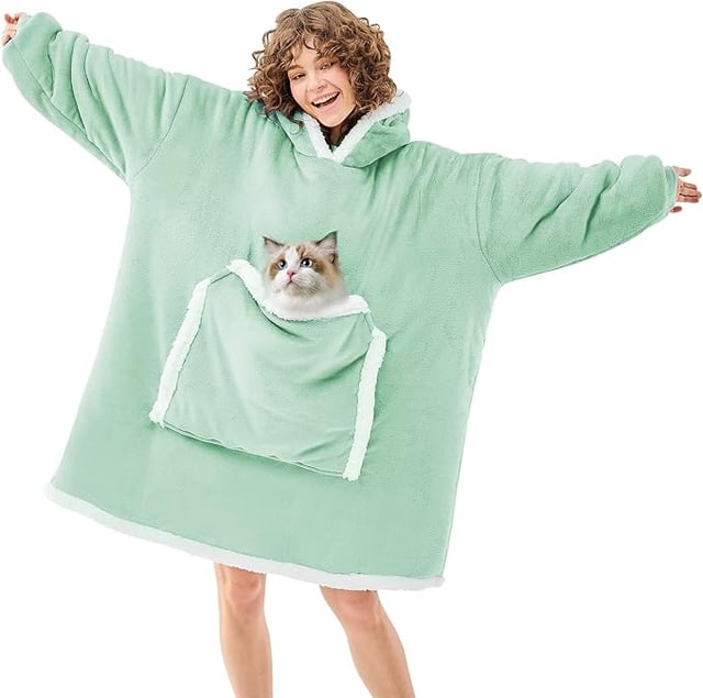 JOYWOO Green Wearable Blanket Hoodie,Oversized Cat Lovers Sweatshirt Blanket for Adult, Birthday Gifts for Women,Mom,Men,Cozy Sherpa Hooded Blanket with Giant Pocket Winter Gifts,Sage green Standard