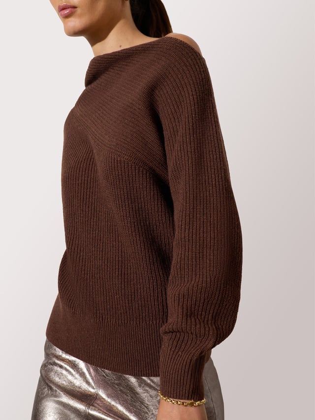 The Hart Off Shoulder