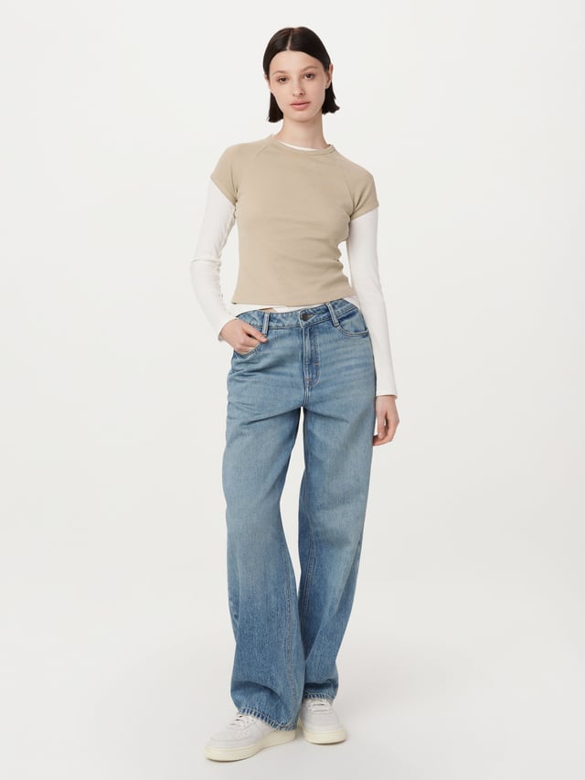 The Shrunken Cropped T-Shirt in Light Beige