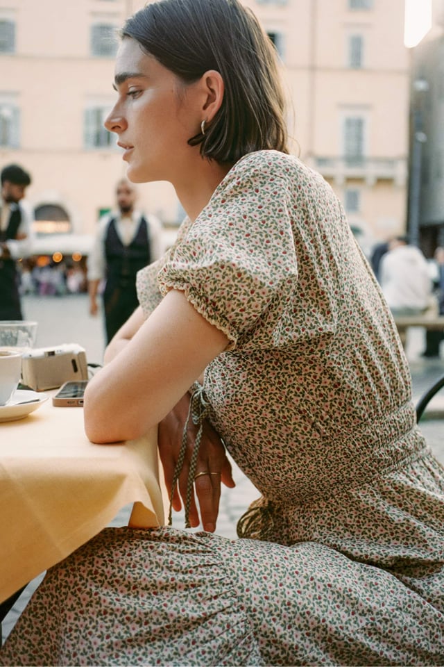 The Brynne Dress Petites | Creme Strawberry