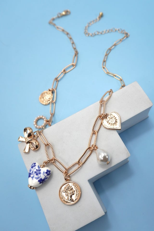 THE ANTIQUE CHARM NECKLACE IN GOLD