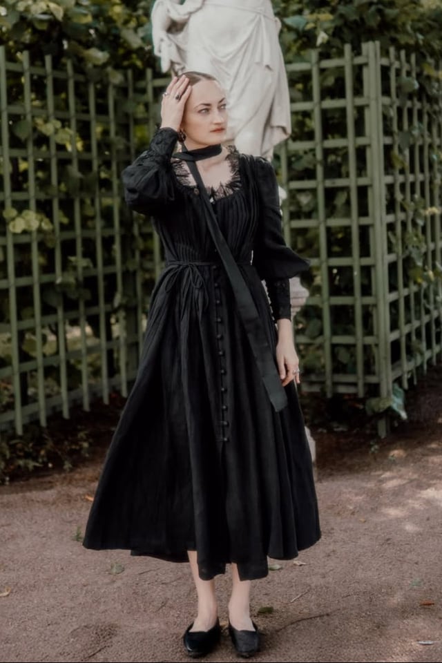 Josefina 19 | Dreamy Pleated Linen Gown