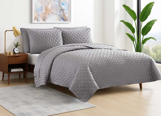 Arctic Aire•MAX Diamond Collection Quilt and Shams