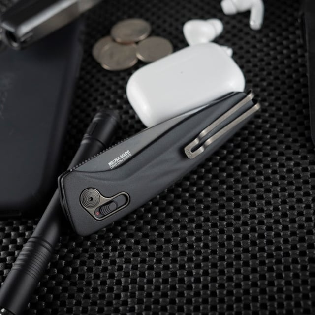 One-Zero AU - Black + Chrome