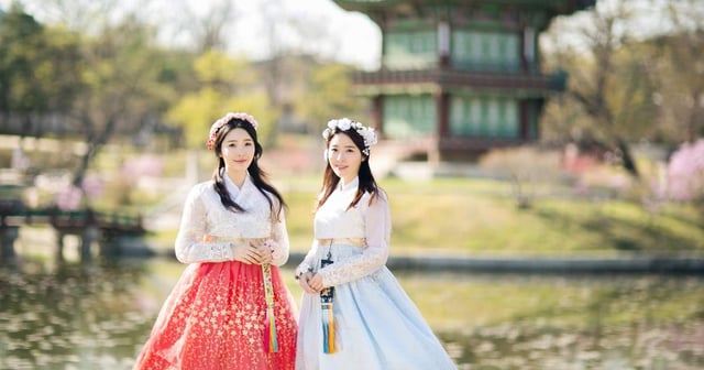 Hanbok Rental and Photoshoot Experience by Hanbok That Day - Klook United States