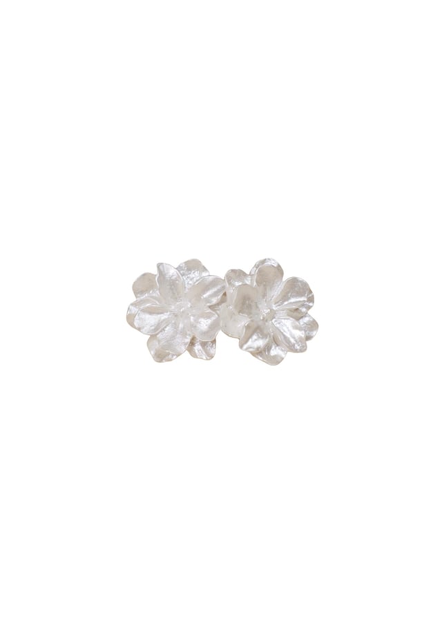 Pure white double-layer petal earrings（exclusive event）