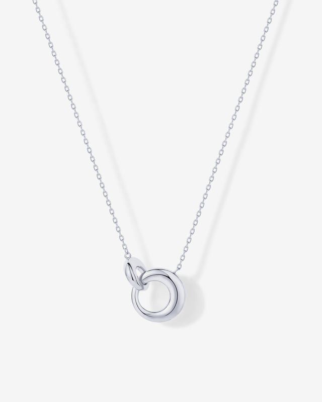 Circle Link Pendant Necklace