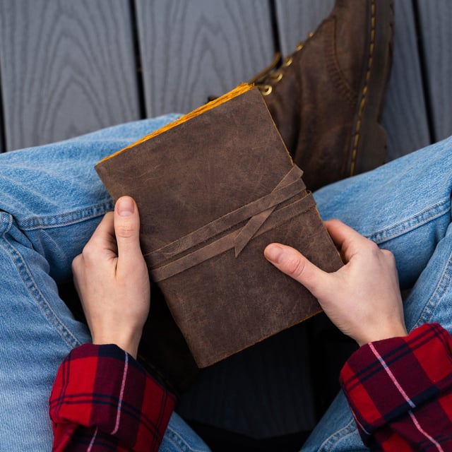 Vintage Leather Journal – 9x6-Inch Antique Handmade Deckle Edge Vintage Yellow Paper Leather Sketchbook for Men & Women