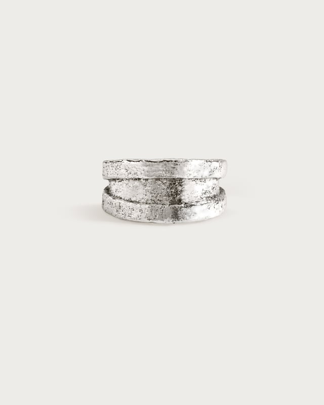 Terra Kiss Ring