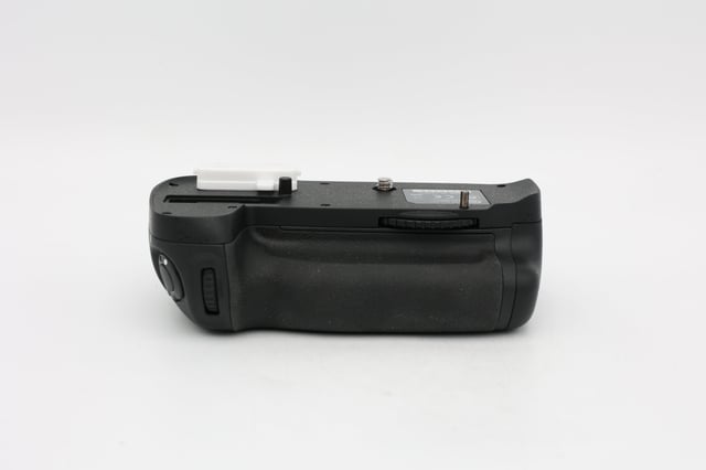 Used Nikon MB-D14 (VG)