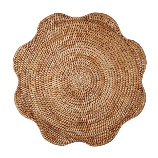Scalloped Rattan Placemat in Natural