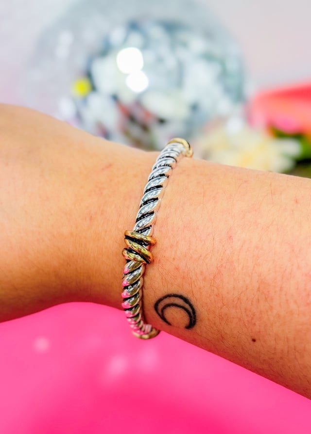 Karlie Twist Stretch Bangle