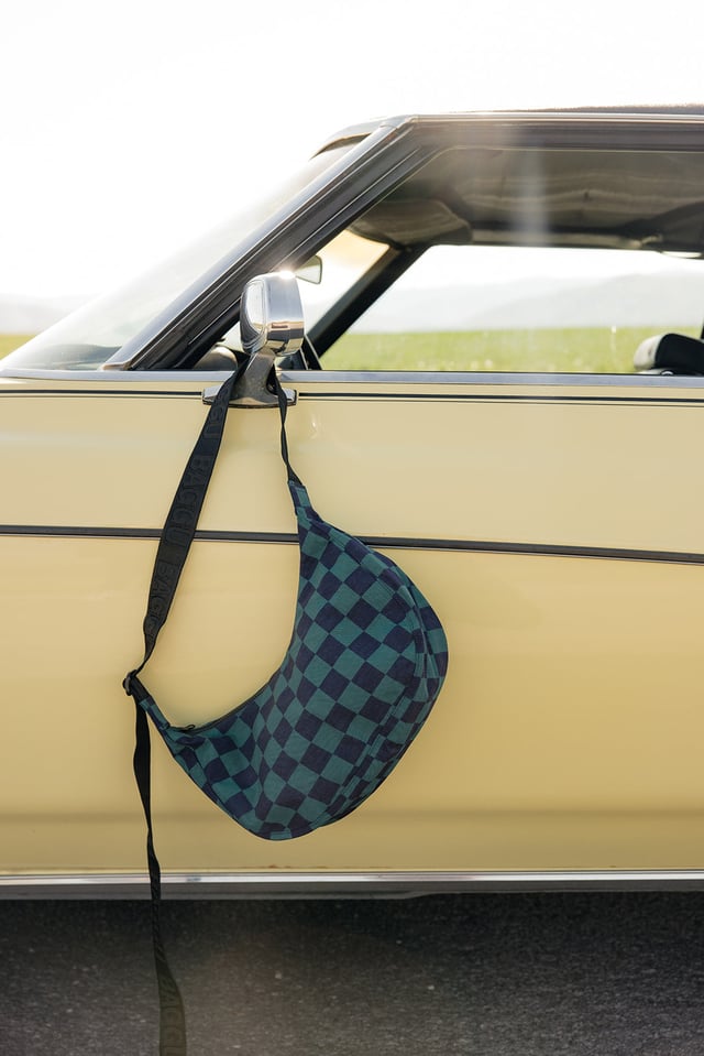 BAGGU Medium Nylon Crescent Bag