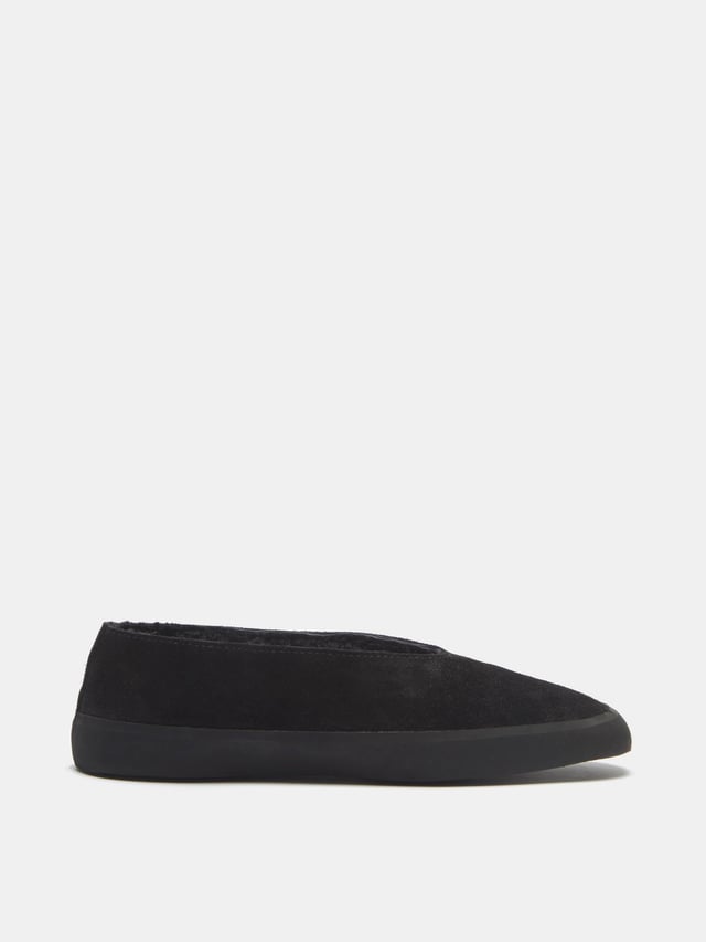 Apres Ski  / Black Shearling