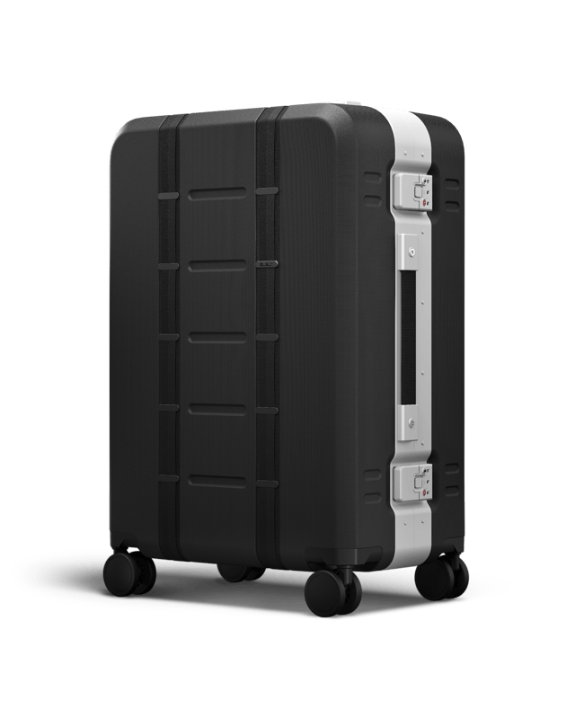 Ramverk Pro Check-in Luggage Medium Silver