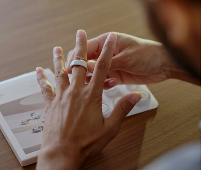 Oura Ring 4 - Silver