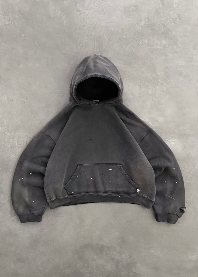 AKIMBO "WATCH-PEEKER" DISTRESSED HOODIE - SUN FADED BLACK