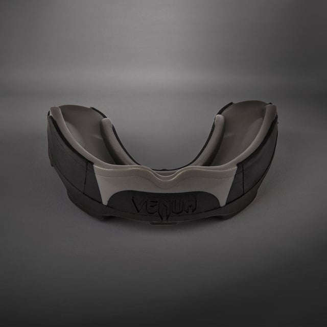 Venum Predator Mouthguard - Black