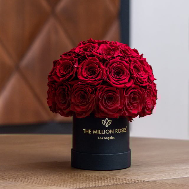 Basic Black Superdome Box | Red Roses