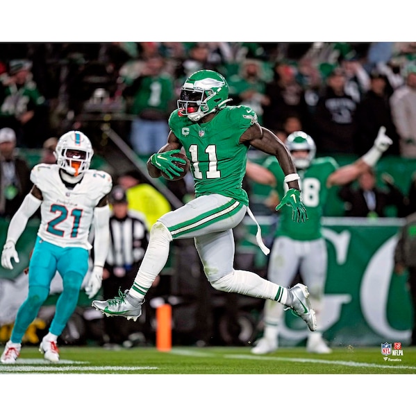 A.J. Brown Philadelphia Eagles Unsigned Kelly Green Jersey Touchdown Photograph