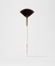 LUXIE 560 Medium Fan Brush-Flawless