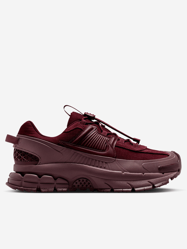 W Zoom Vomero Roam Winterized burgundy