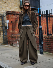 Pleated barrel trousers