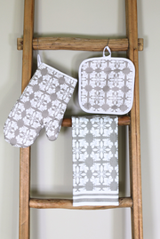 HIBISCUS QUILT OVEN MITT SET